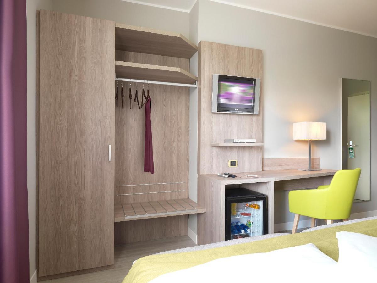 Hotel San Francesco Borgomanero Szoba fotó